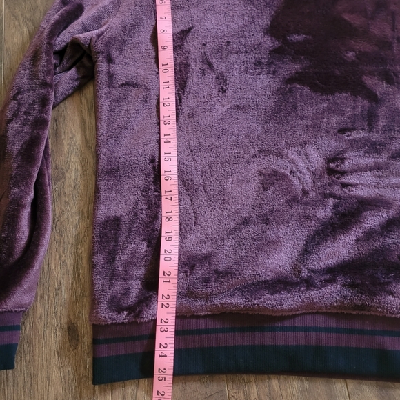 INC fuzzy sweatshirt - Picture 5 of 5